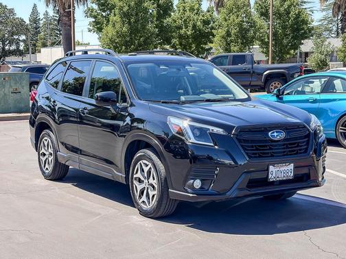 Crystal Black Silica 2023 Subaru Forester Premium