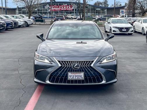 2025 Lexus ES 300h Base