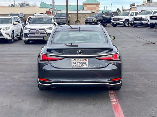 2025 Lexus ES 300h Base