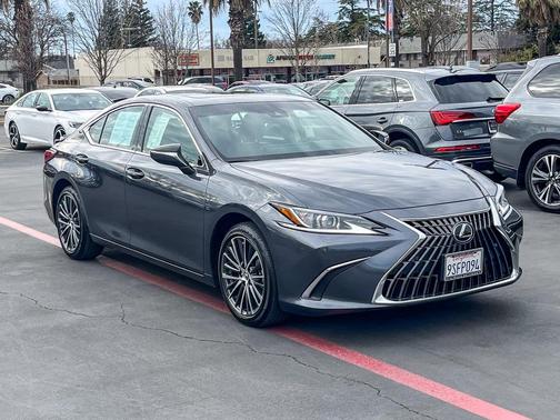 2025 Lexus ES 300h Base