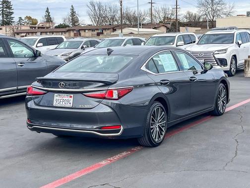 2025 Lexus ES 300h Base