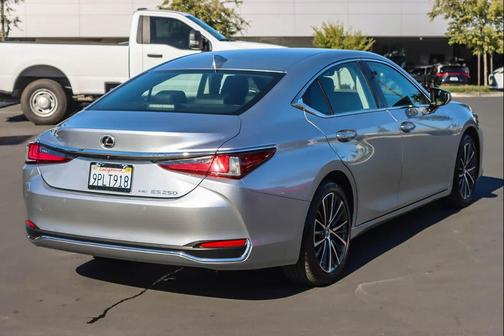 2024 Lexus ES 250 Base