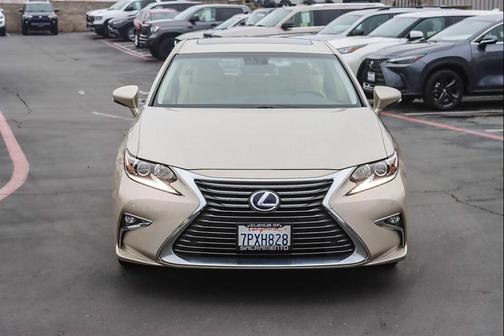 2016 Lexus ES 300h Base