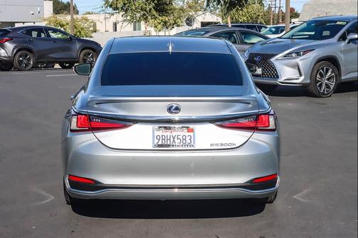 2022 Lexus ES 300h Base