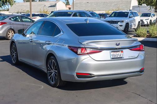 2022 Lexus ES 300h Base