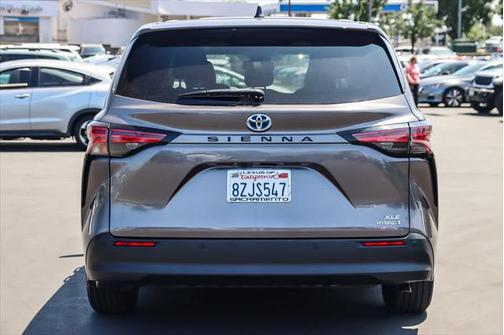 2022 Toyota Sienna XLE 8 Passenger