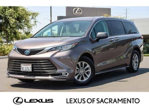 2022 Toyota Sienna XLE 8 Passenger