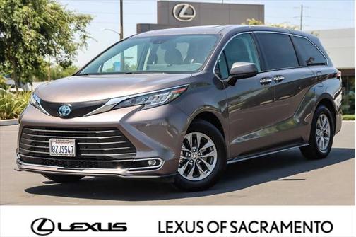 2022 Toyota Sienna XLE 8 Passenger