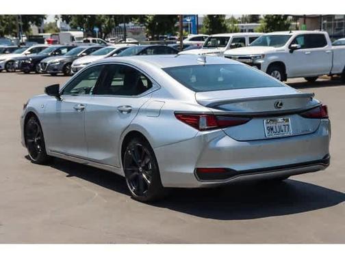2024 Lexus ES 300h F SPORT Handling