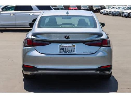 2024 Lexus ES 300h F SPORT Handling