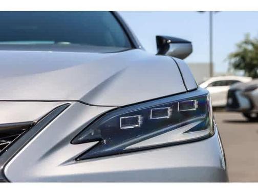 2024 Lexus ES 300h F SPORT Handling