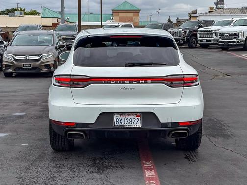 White 2019 Porsche Macan Macan