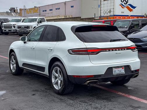 White 2019 Porsche Macan Macan