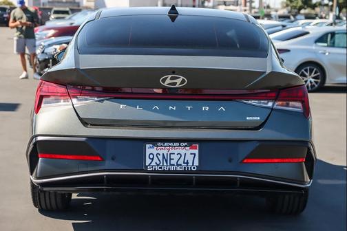 2024 Hyundai ELANTRA Limited
