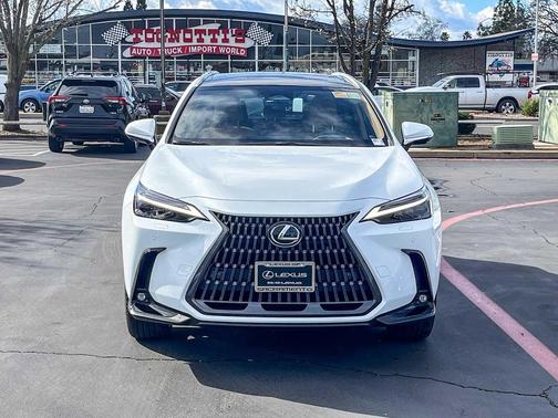 2026 Lexus NX 450h+ Luxury