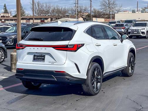 2026 Lexus NX 450h+ Luxury