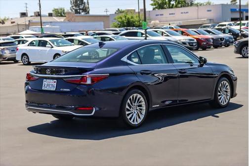 2019 Lexus ES 300h Luxury