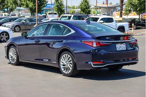 2019 Lexus ES 300h Luxury