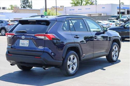 2022 Toyota RAV4 Hybrid XLE