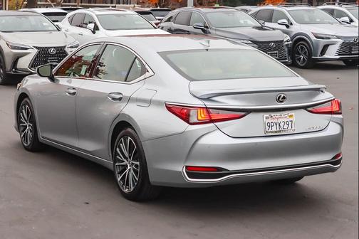 2025 Lexus ES 300h Base