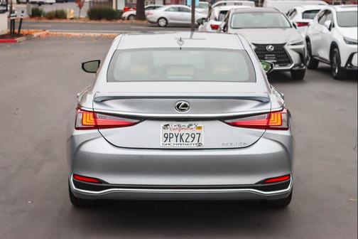 2025 Lexus ES 300h Base