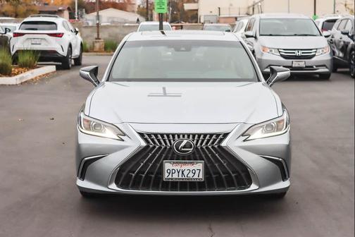 2025 Lexus ES 300h Base