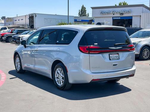 Silver Mist Clearcoat 2024 Chrysler Pacifica Touring L