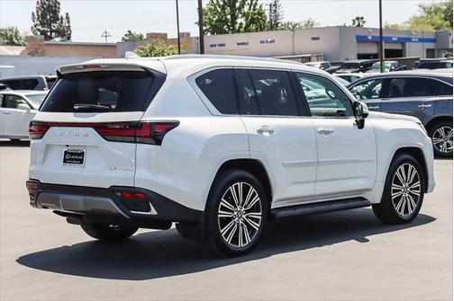 2025 Lexus LX 700h Luxury