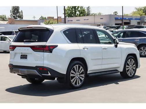 2025 Lexus LX 700h Luxury