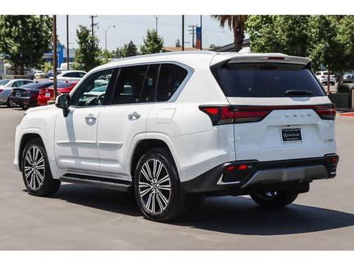 2025 Lexus LX 700h Luxury