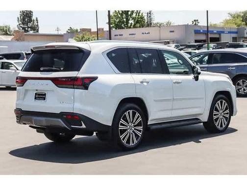 2025 Lexus LX 700h Luxury