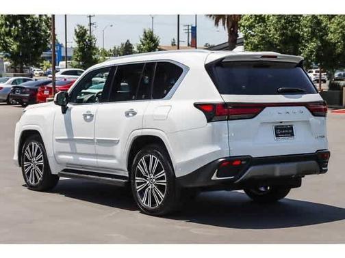 2025 Lexus LX 700h Luxury
