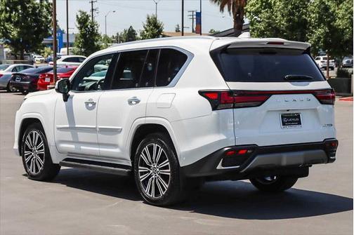 2025 Lexus LX 700h Luxury