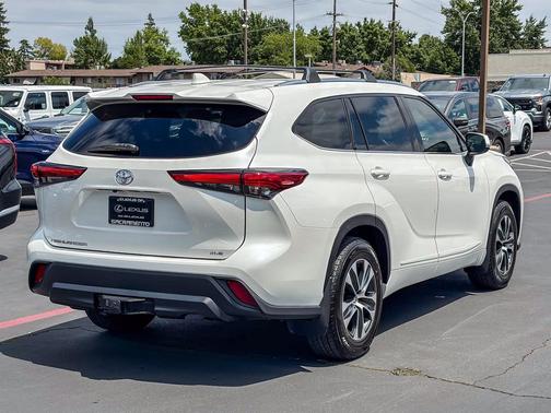 Blizzard Pearl 2021 Toyota Highlander XLE
