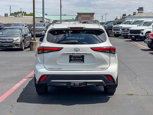 Blizzard Pearl 2021 Toyota Highlander XLE