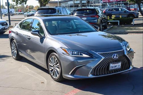 2019 Lexus ES 300h Base