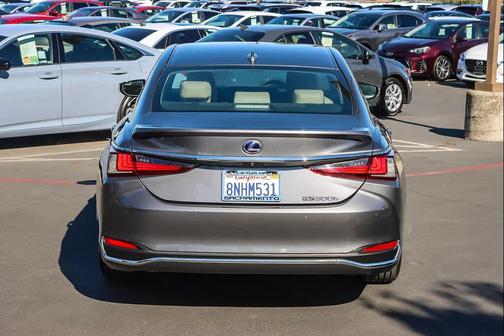 2019 Lexus ES 300h Base