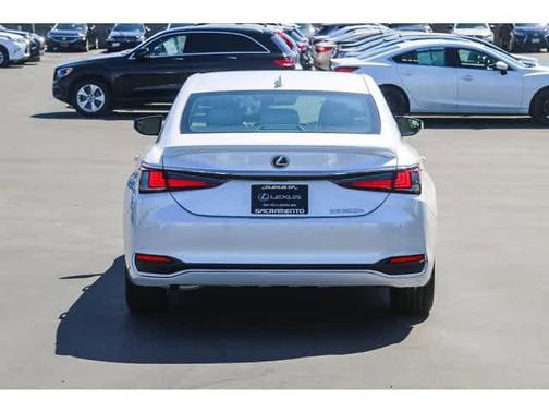 2025 Lexus ES 300h Base