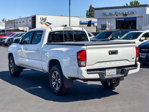Super White 2016 Toyota Tacoma TRD Sport