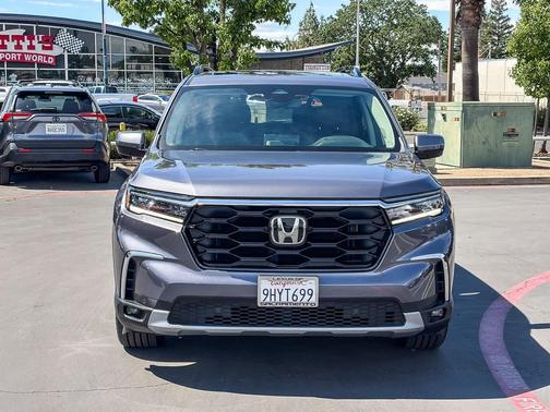 Modern Steel Metallic 2024 Honda Pilot Touring 8-Passenger