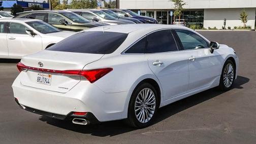 Photo 4 of 32 of 2020 Toyota Avalon Limited