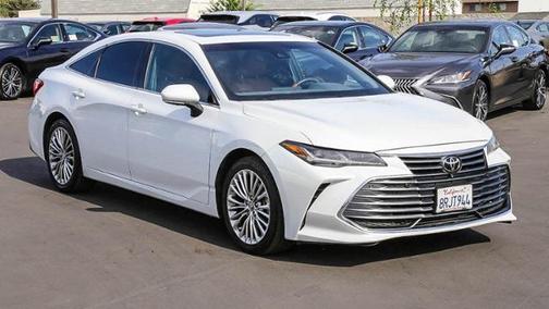 Photo 3 of 32 of 2020 Toyota Avalon Limited