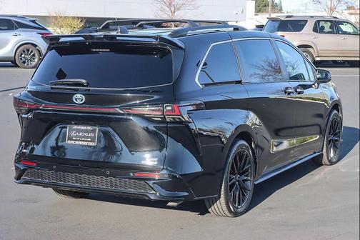 2023 Toyota Sienna XSE 7 Passenger