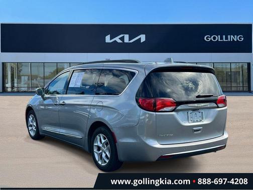 Billet Silver Metallic Clearcoat 2017 Chrysler Pacifica Touring-L