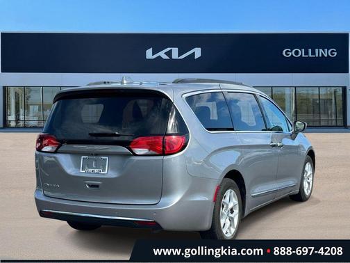 Billet Silver Metallic Clearcoat 2017 Chrysler Pacifica Touring-L
