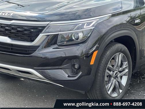 Cherry Black 2023 Kia Seltos S