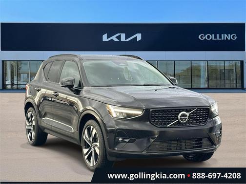 2025 Volvo XC40 B5 Plus Dark Theme