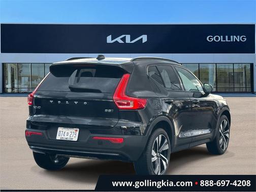 2025 Volvo XC40 B5 Plus Dark Theme
