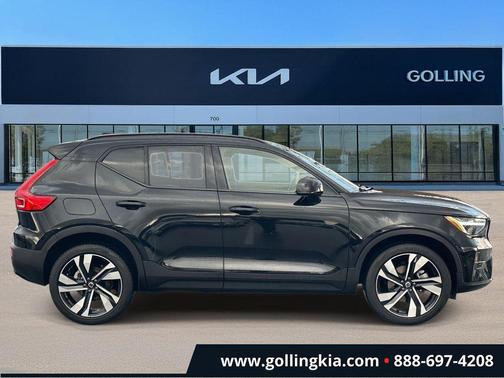 2025 Volvo XC40 B5 Plus Dark Theme