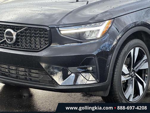 2025 Volvo XC40 B5 Plus Dark Theme